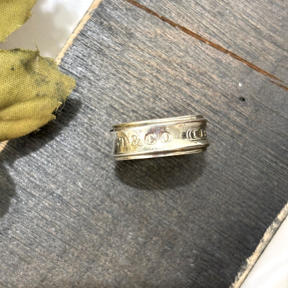 [SOLD] Tiffany & Co. vintage ring size-6